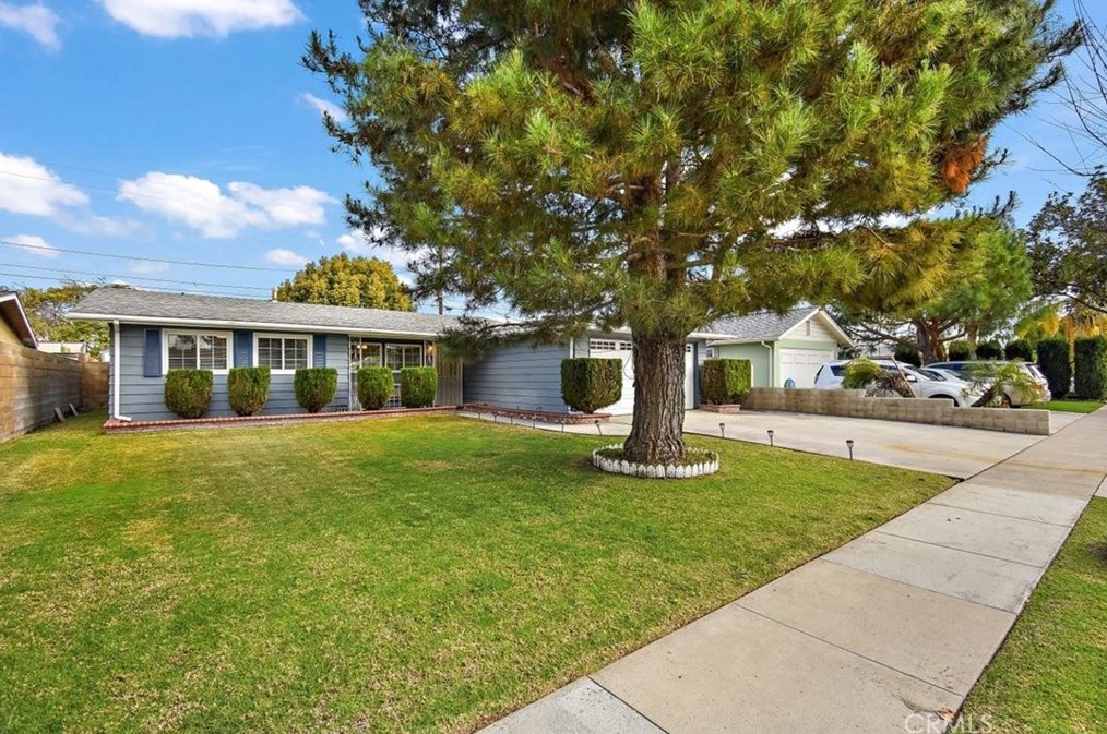 1413 Beacon Ave, Anaheim CA  92802-1717 exterior