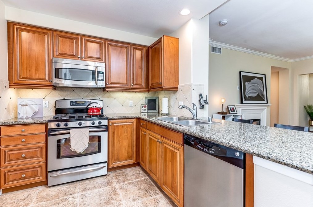 3221 Watermarke Pl, Irvine CA  92612-5617 exterior