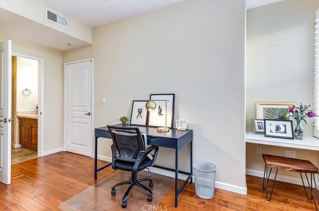 3221 Watermarke Pl, Irvine CA  92612-5617 exterior