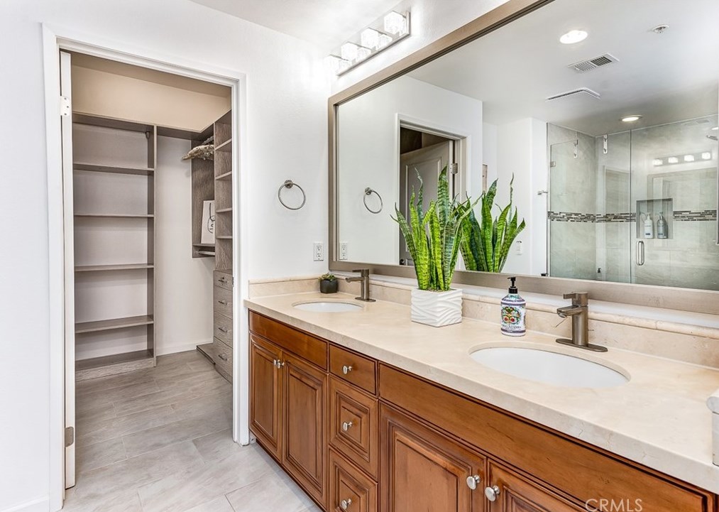 3221 Watermarke Pl, Irvine CA  92612-5617 exterior