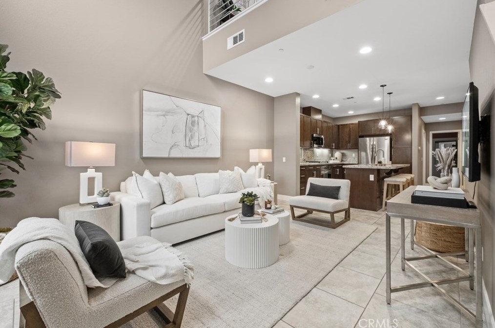 45 Soho, Irvine CA  92612-1083 exterior