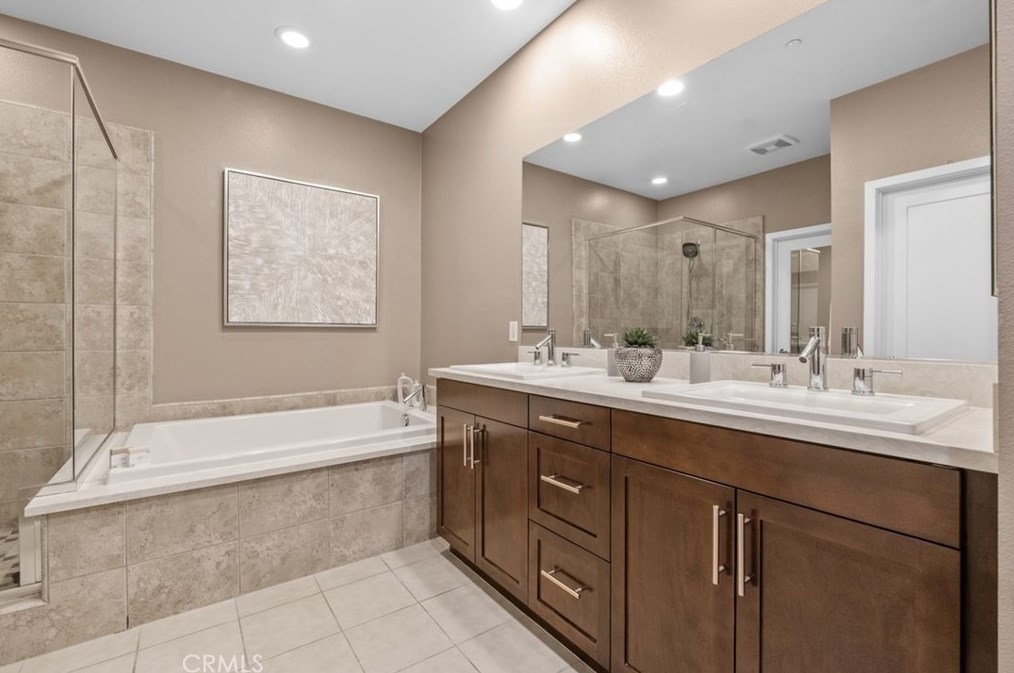 45 Soho, Irvine CA  92612-1083 exterior