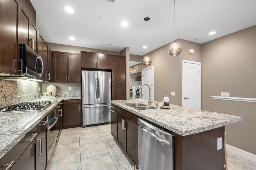 45 Soho, Irvine CA  92612-1083 exterior