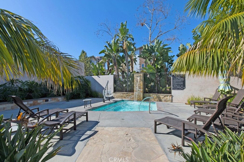 45 Soho, Irvine CA  92612-1083 exterior