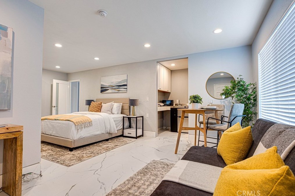 4 Sand Pointe, Laguna Beach CA  92677-5199 exterior