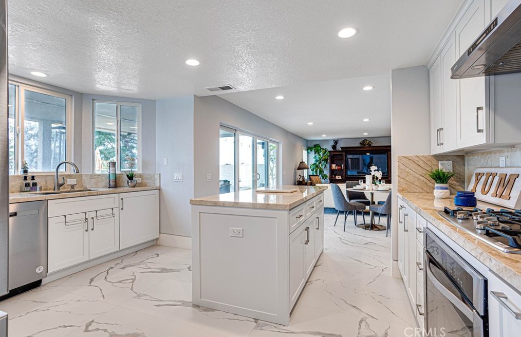 4 Sand Pointe, Laguna Beach CA  92677-5199 exterior