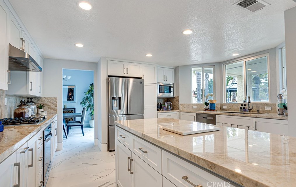 4 Sand Pointe, Laguna Beach CA  92677-5199 exterior
