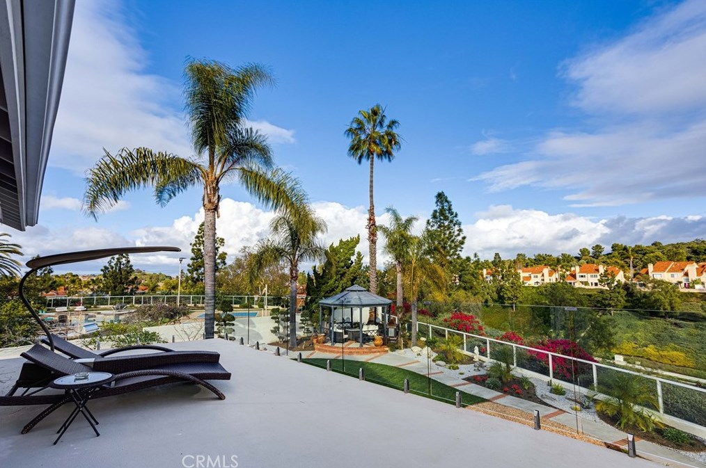 4 Sand Pointe, Laguna Beach CA  92677-5199 exterior