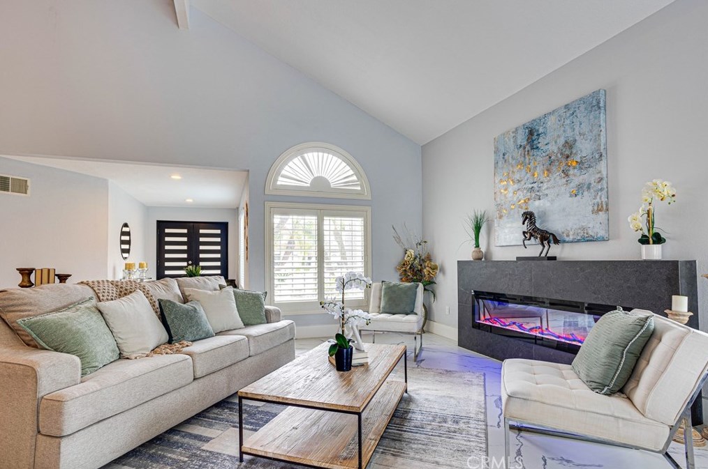 4 Sand Pointe, Laguna Beach CA  92677-5199 exterior