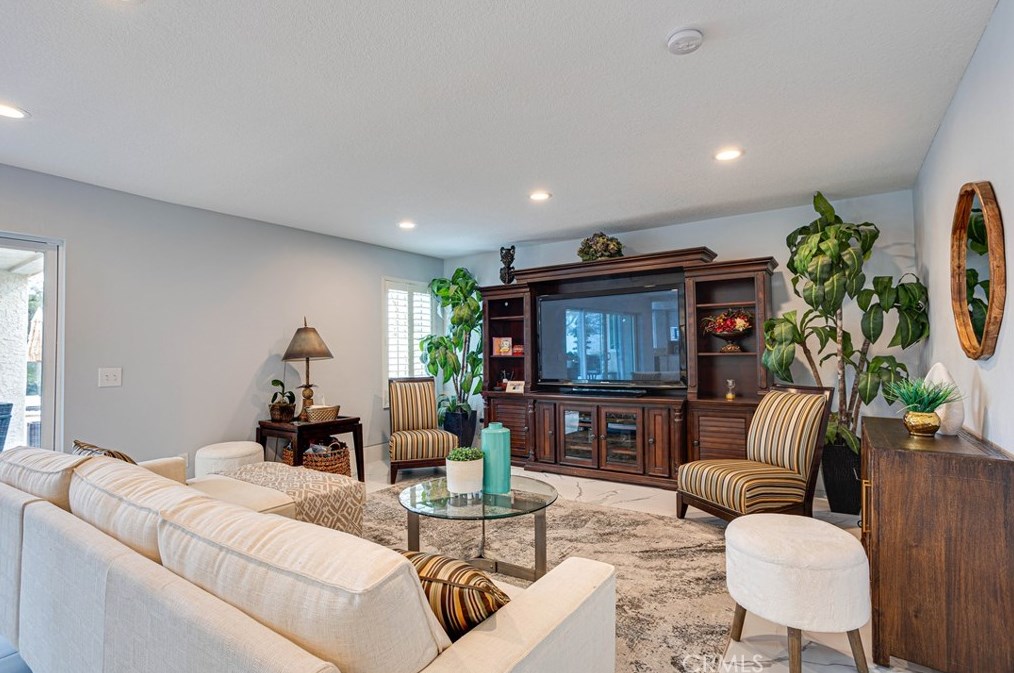4 Sand Pointe, Laguna Beach CA  92677-5199 exterior