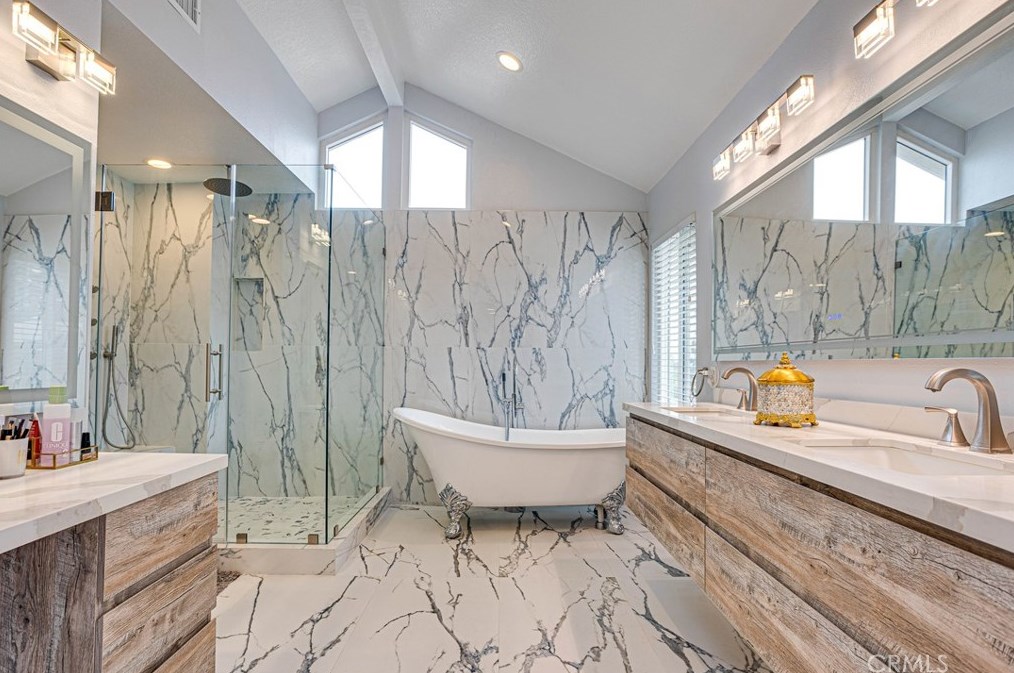 4 Sand Pointe, Laguna Beach CA  92677-5199 exterior