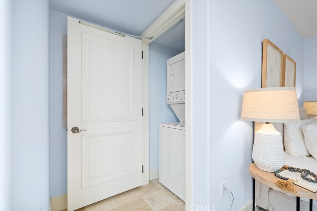 5082 Scholarship, Irvine CA  92612-5695 exterior