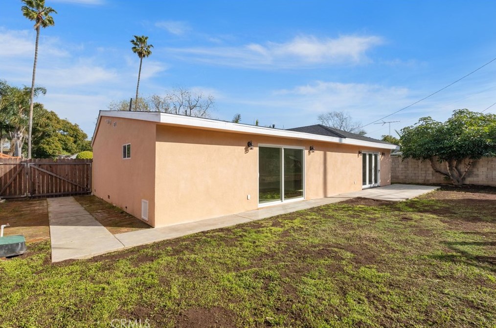2063 President Pl, Costa Mesa CA  92627-4013 exterior