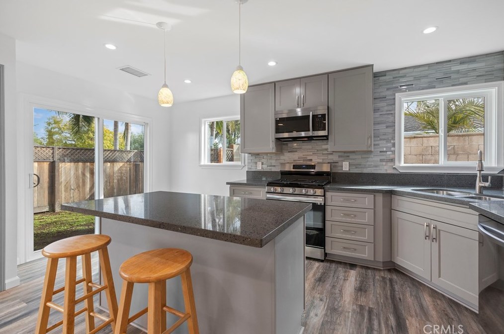 2063 President Pl, Costa Mesa CA  92627-4013 exterior