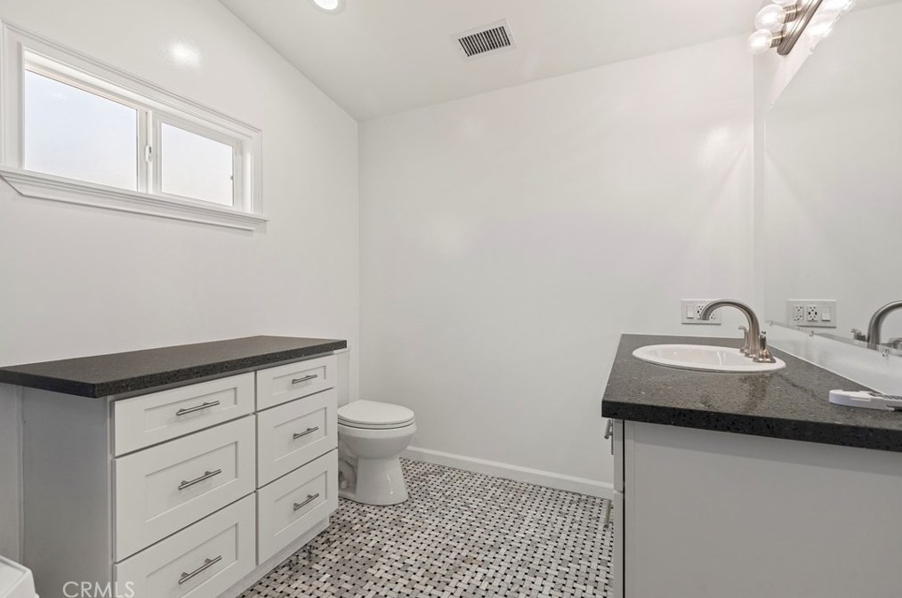2063 President Pl, Costa Mesa CA  92627-4013 exterior