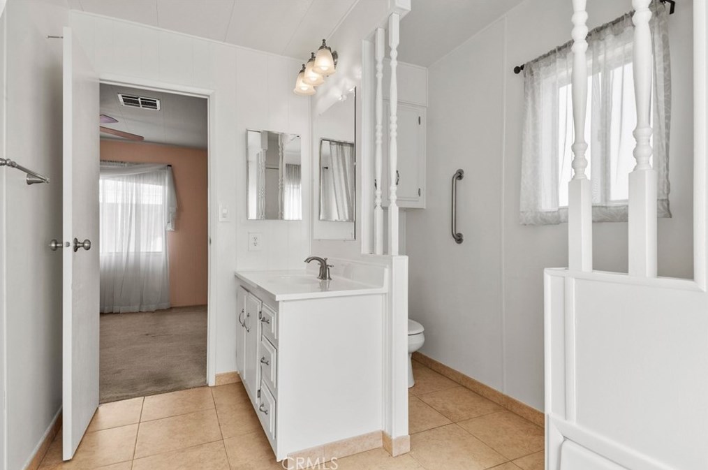 9350 Bolsa Ave, Westminster CA  92683-5901 exterior
