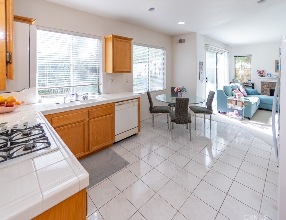 2 Santa Eugenia, Irvine CA  92606-8871 exterior