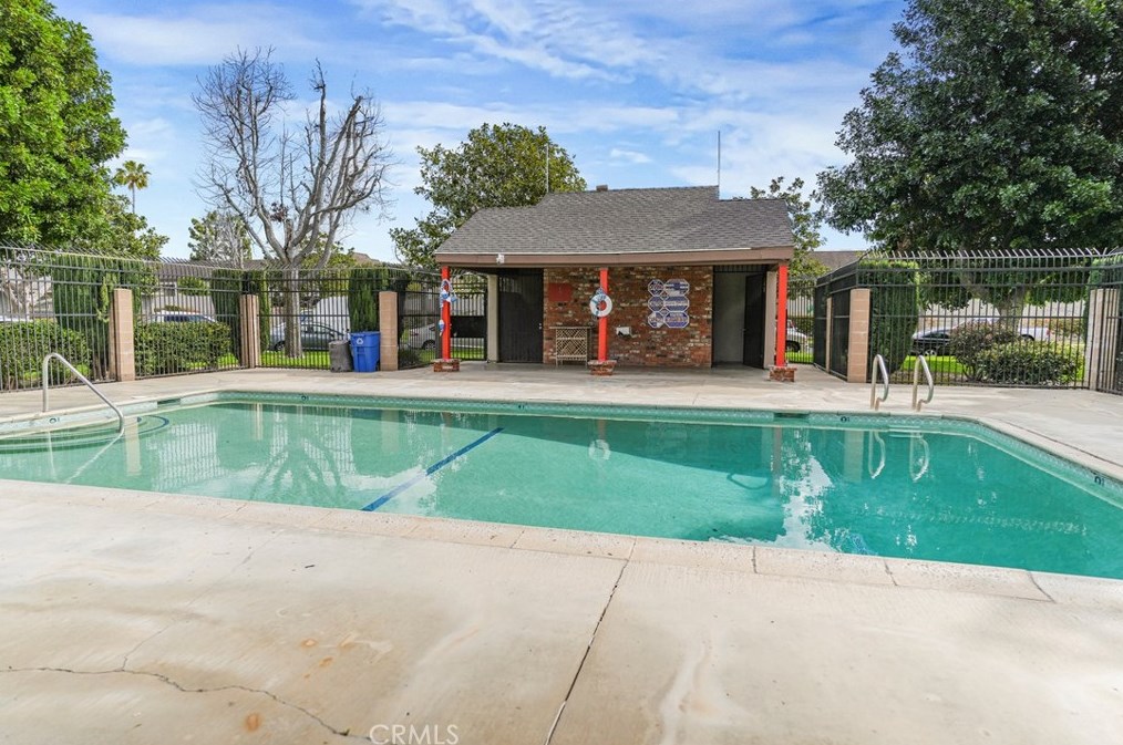 1112 Mantle Ln, Santa Ana CA 92705-4630 exterior