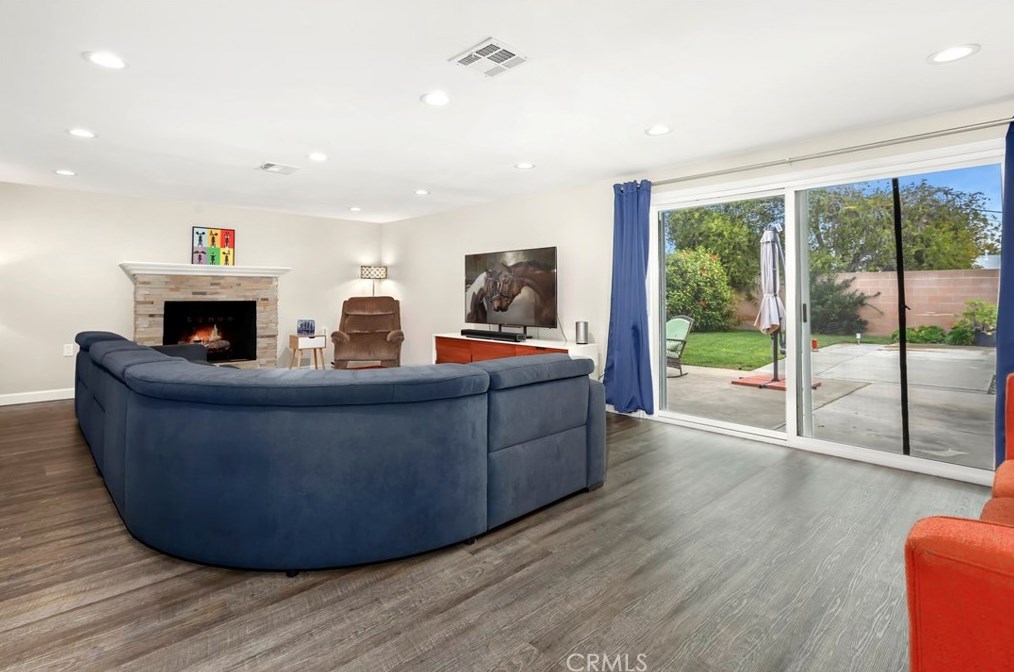 1012 Loara St, Anaheim CA  92801-3618 exterior