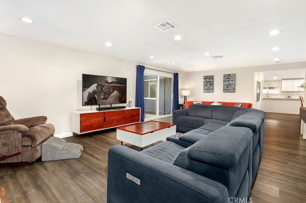 1012 Loara St, Anaheim CA  92801-3618 exterior