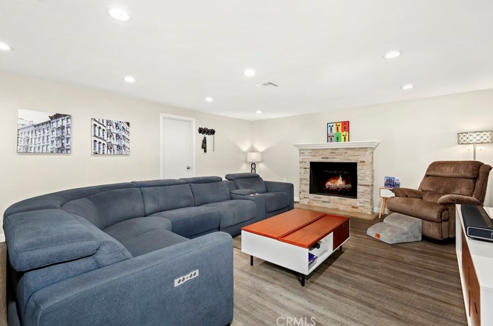 1012 Loara St, Anaheim CA  92801-3618 exterior