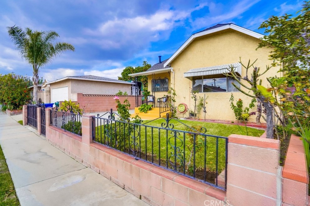 5017 Gafford St, Los Angeles CA  90040-1305 exterior