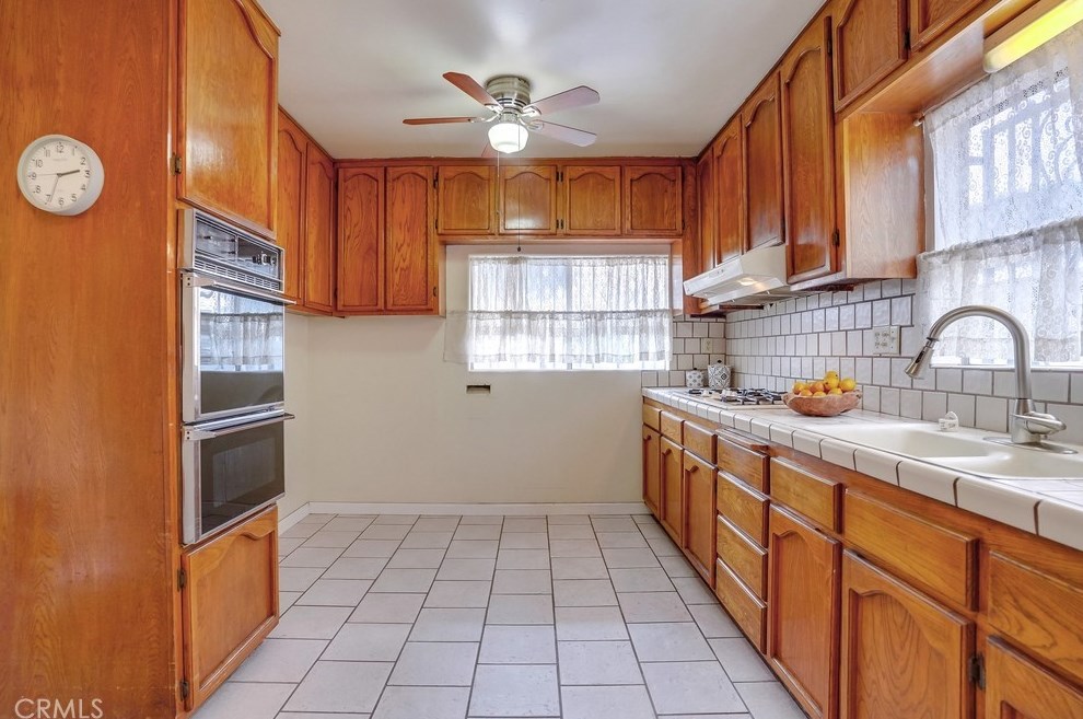 5017 Gafford St, Los Angeles CA  90040-1305 exterior