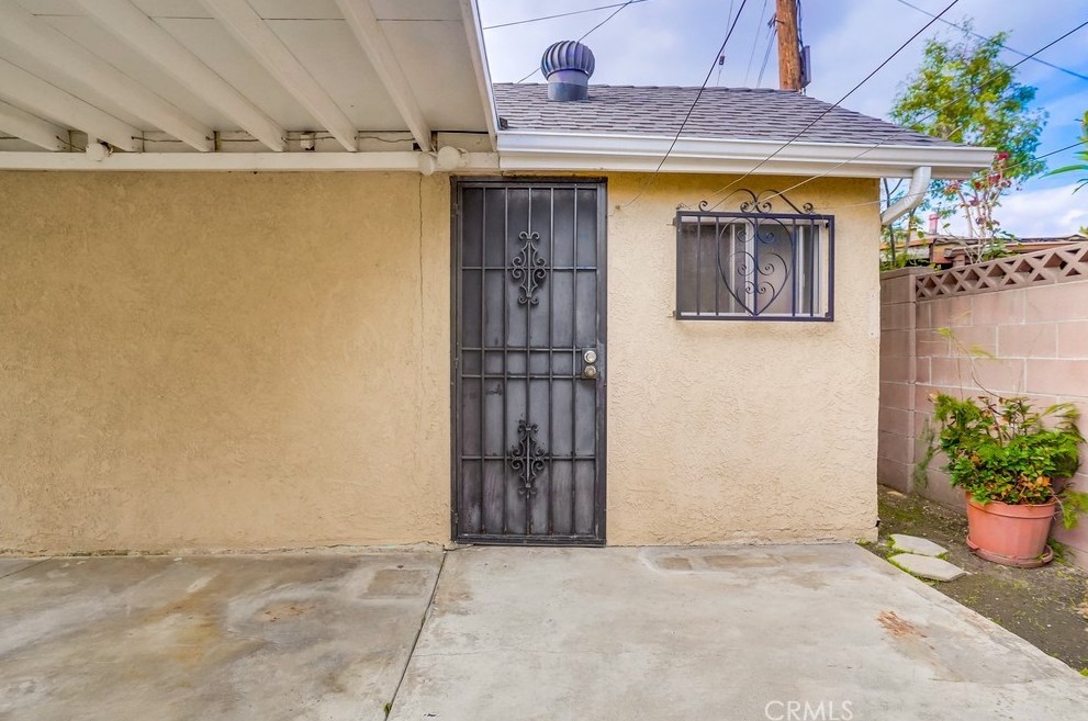 5017 Gafford St, Los Angeles CA  90040-1305 exterior