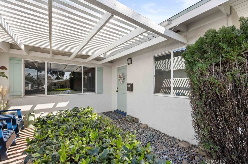 3923 Overland St, Riverside CA  92503-4035 exterior