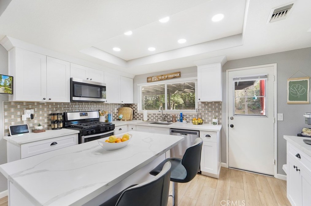 12740 Woodcliff Cir, Riverside CA  92503-4627 exterior