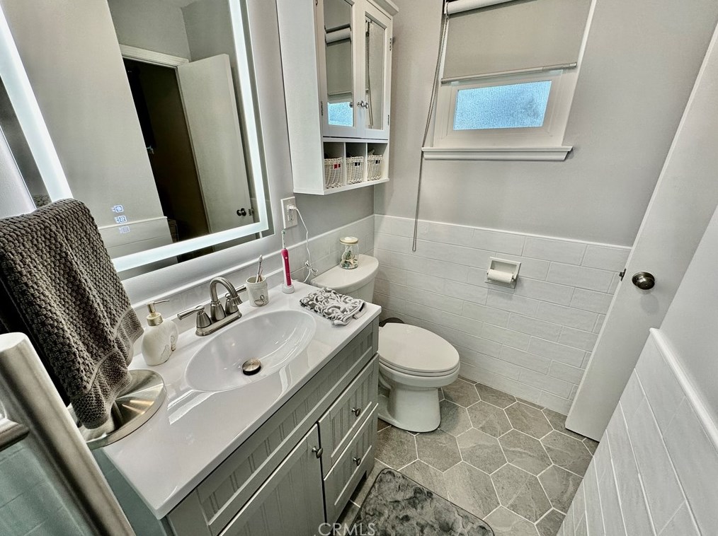 1914 Orange Ave, Anaheim CA  92804-3502 exterior