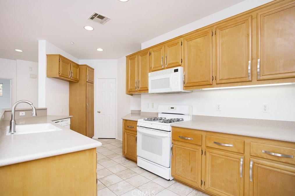 30 Salton, Irvine CA  92602-2425 exterior