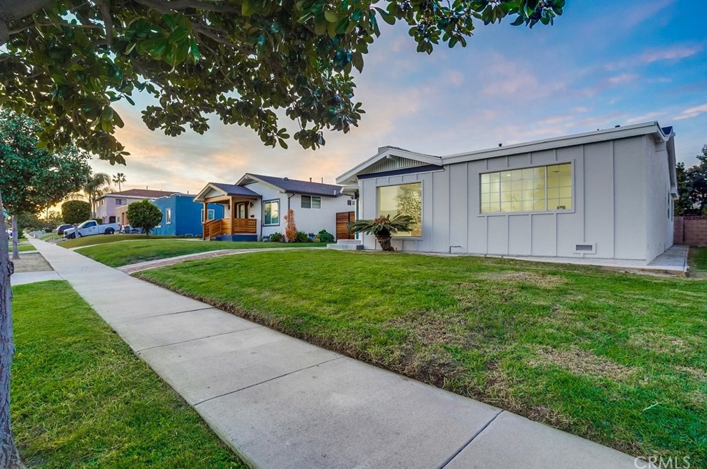 1827 75th St, Los Angeles CA  90047-2323 exterior