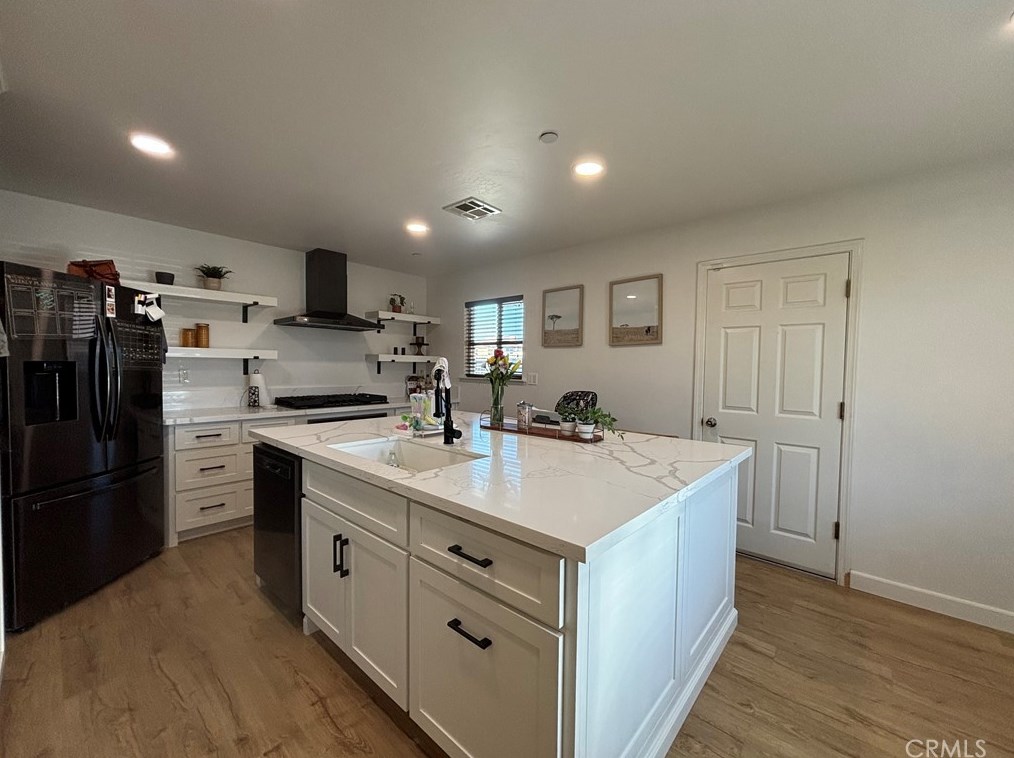 2752 Mondavi Ct, Pond CA  93280-1245 exterior