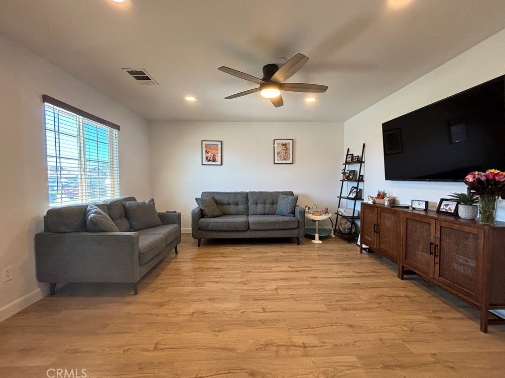 2752 Mondavi Ct, Pond CA  93280-1245 exterior