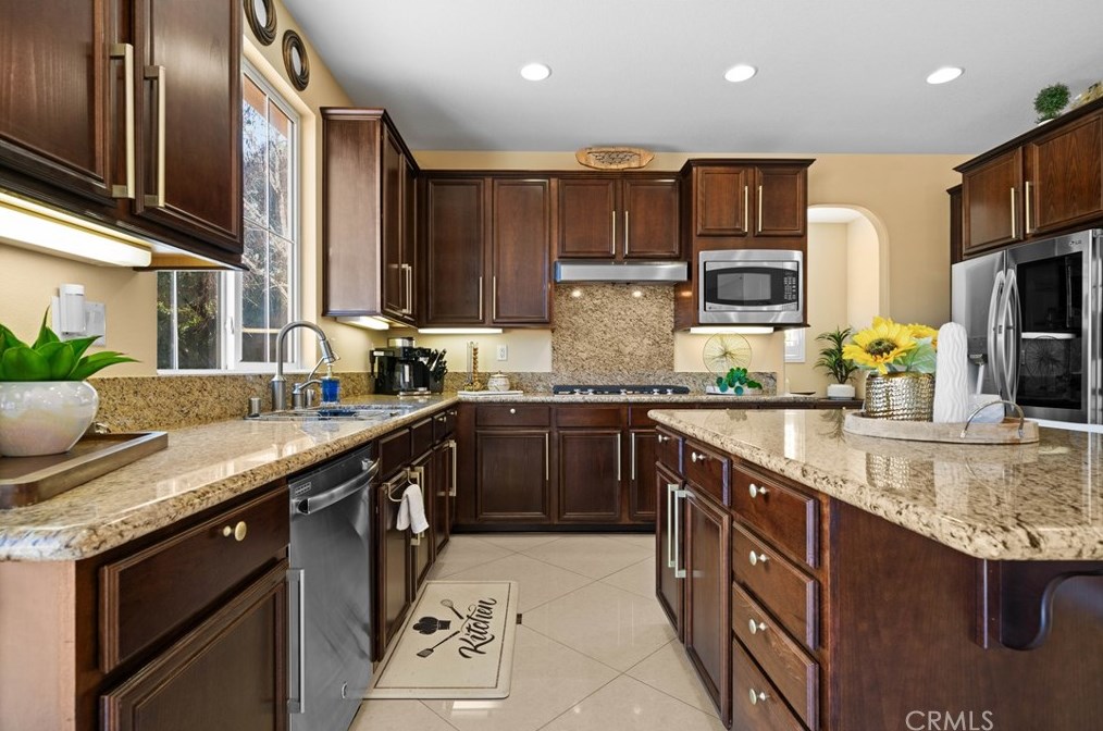 12810 Sierra Creek Dr, Riverside CA  92503-8466 exterior
