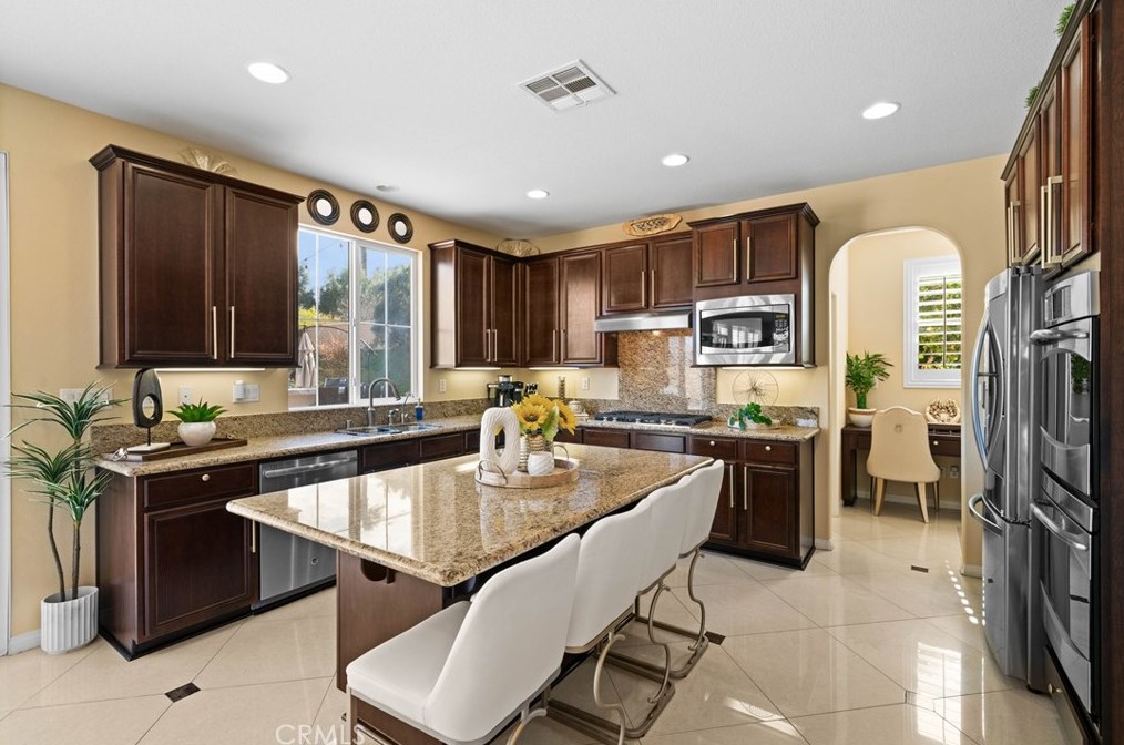 12810 Sierra Creek Dr, Riverside CA  92503-8466 exterior
