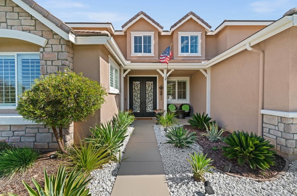 12810 Sierra Creek Dr, Riverside CA  92503-8466 exterior