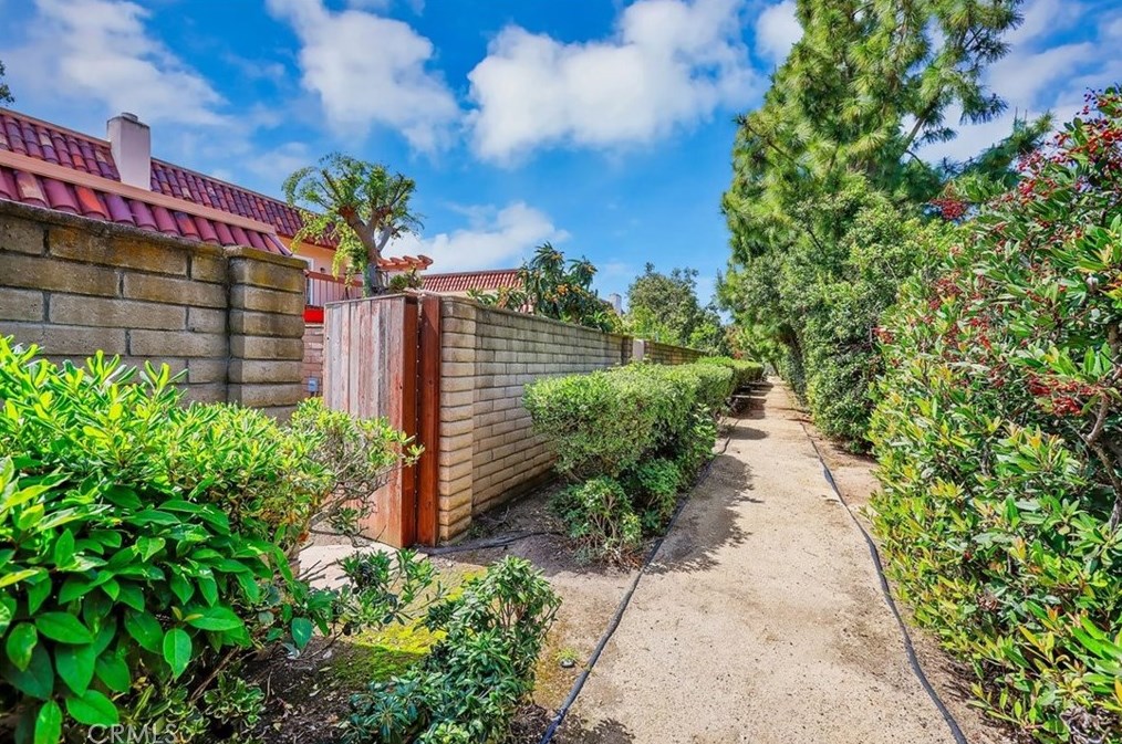 26 Iron Bark Way, Irvine CA  92612-2107 exterior