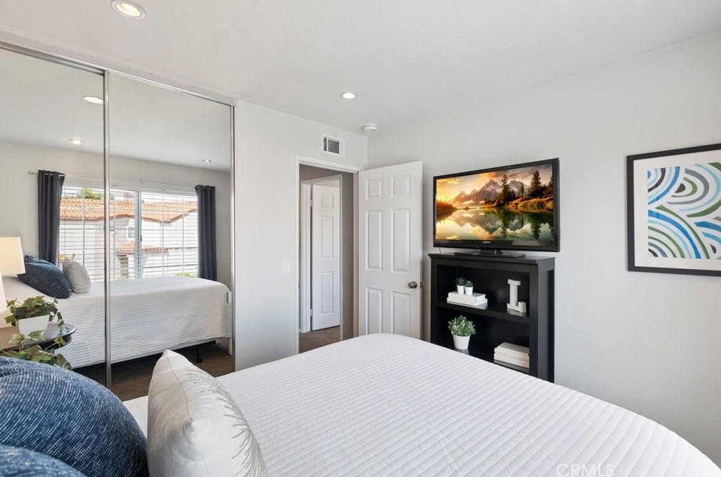 16 Del Livorno, Irvine CA  92614-5364 exterior