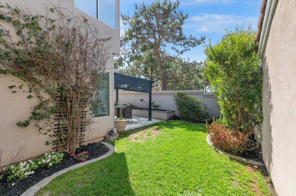 16 Del Livorno, Irvine CA  92614-5364 exterior