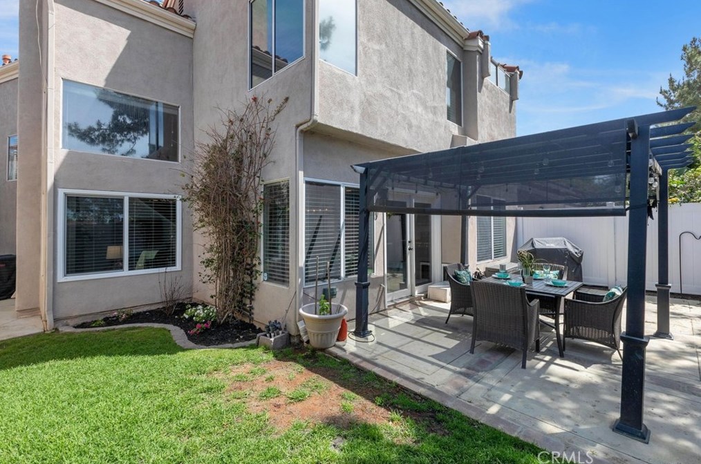 16 Del Livorno, Irvine CA  92614-5364 exterior