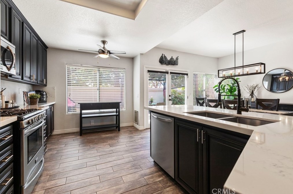 16 Del Livorno, Irvine CA  92614-5364 exterior