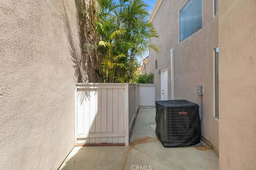 16 Del Livorno, Irvine CA  92614-5364 exterior