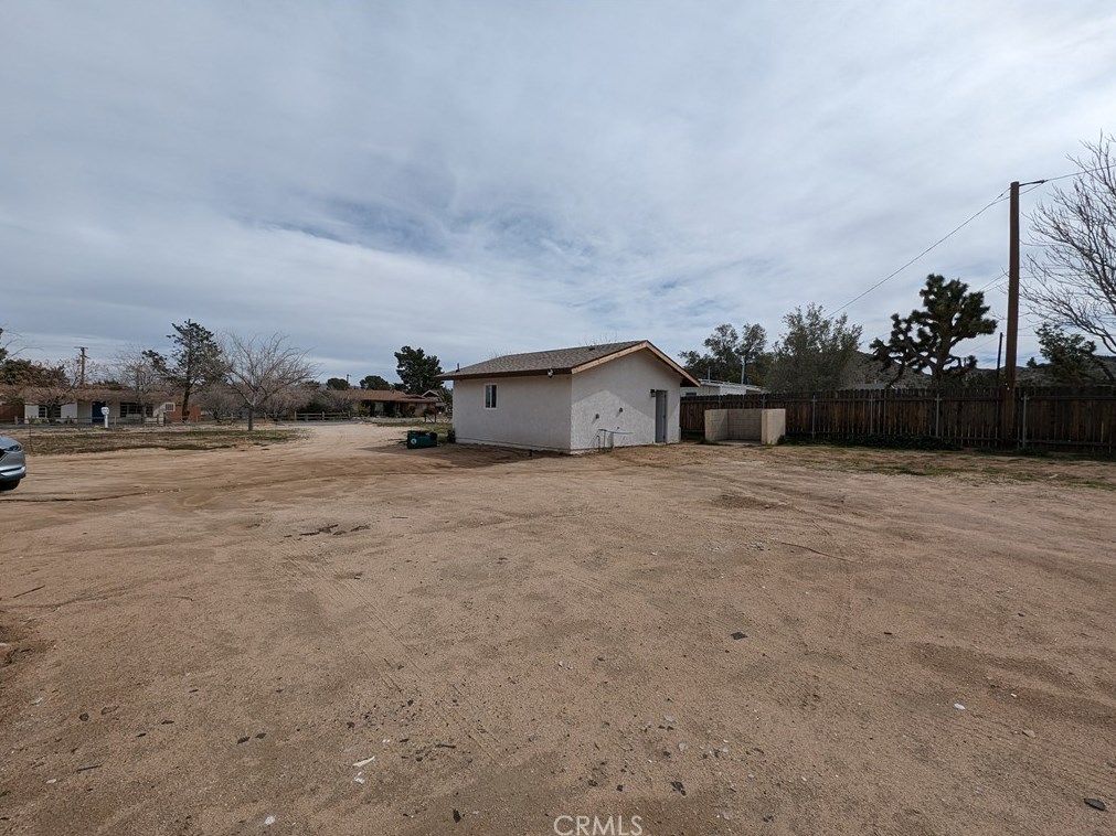 7746 Geronimo Trl, Yucca Valley CA 92284-3329 exterior