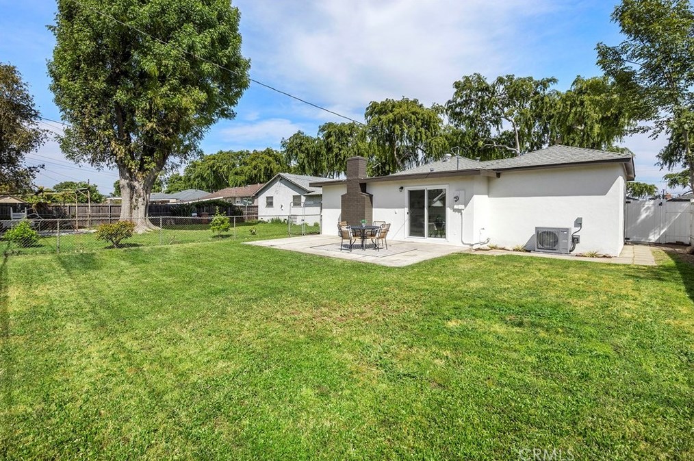 521 Paula Dr, Fullerton CA exterior