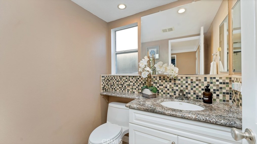 1 Descanso, Irvine CA  92620-1843 exterior