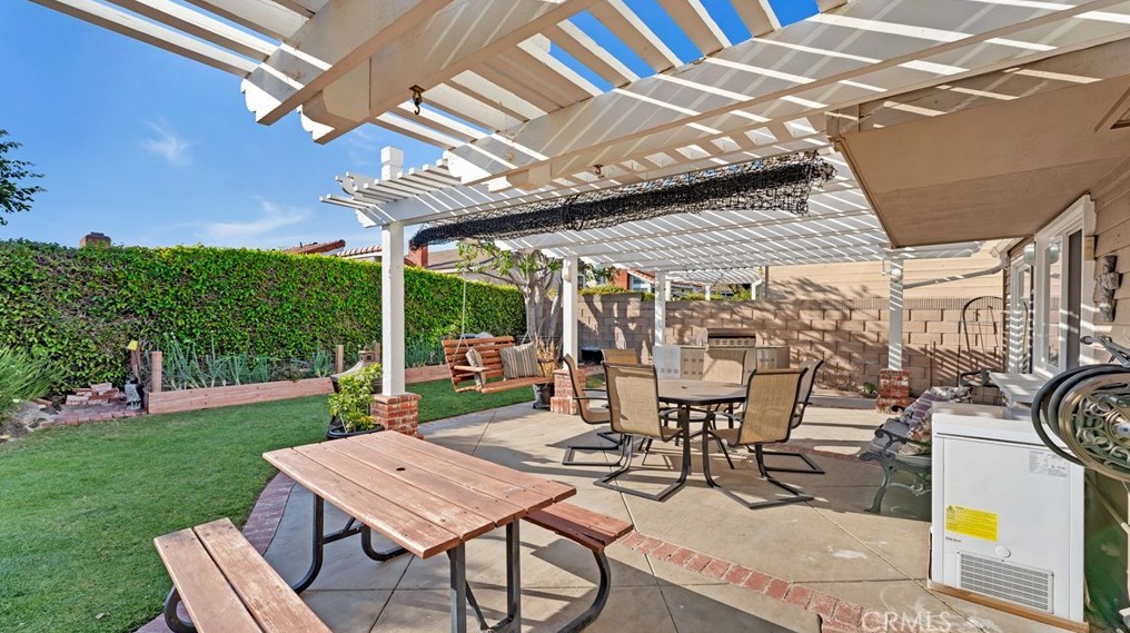 1 Descanso, Irvine CA  92620-1843 exterior