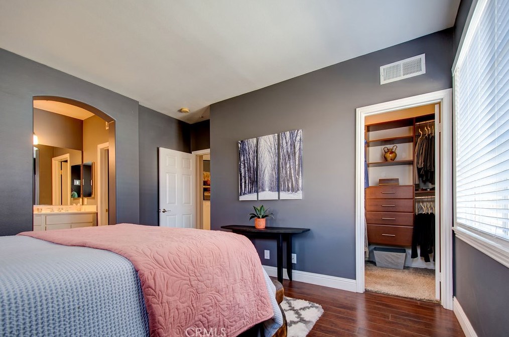 5 Bradford, Irvine CA  92602-0102 exterior