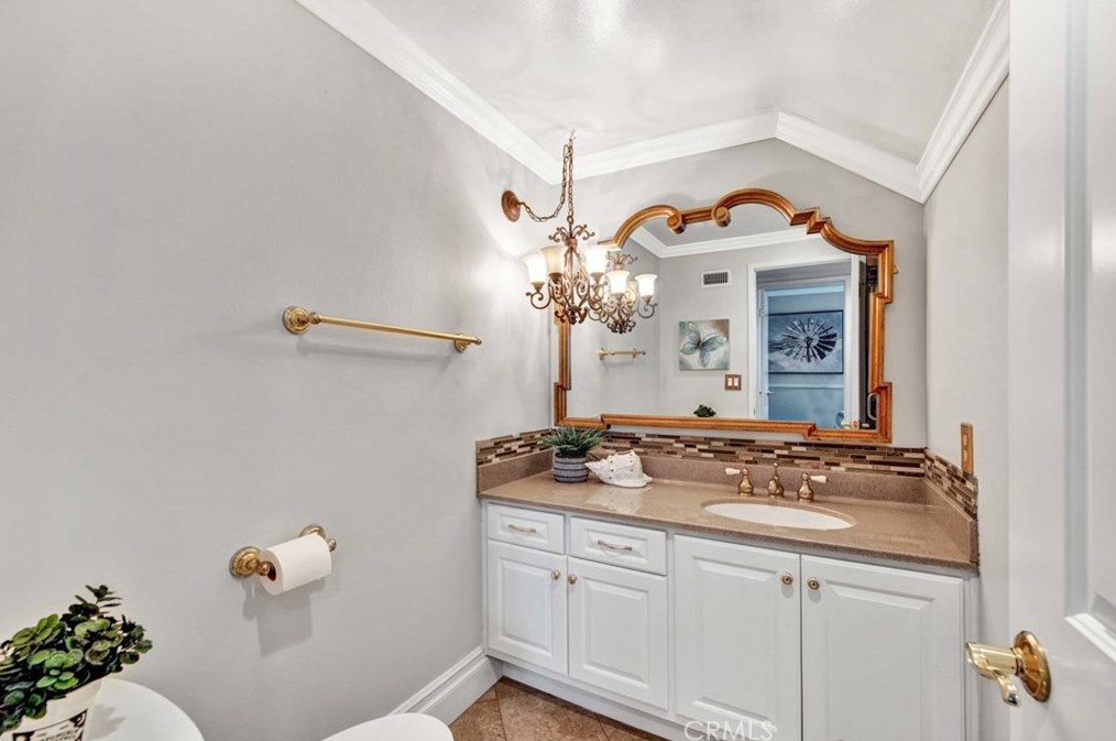 14631 Oak Ave, Irvine CA  92606-2166 exterior